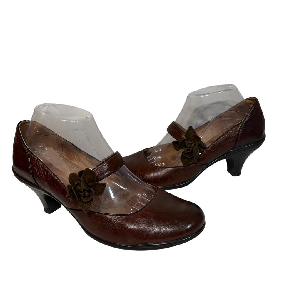 Sofft Shoes Heels Mary Janes Brown Leather Flower Teacher Slip On Office 8.5M